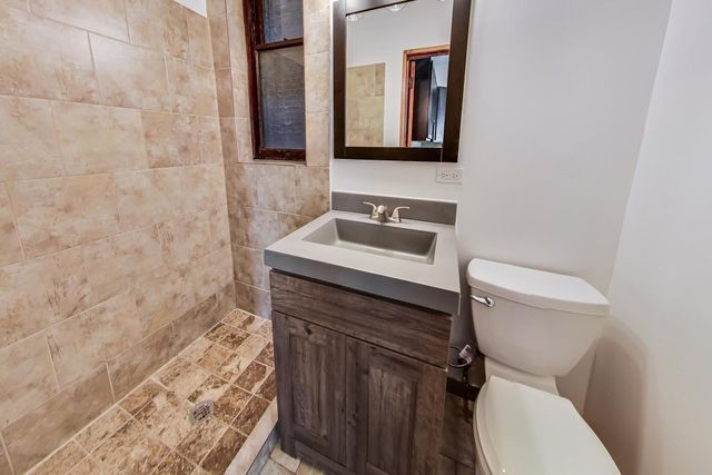 1138 W Addison Street 1, Chicago, IL 60613