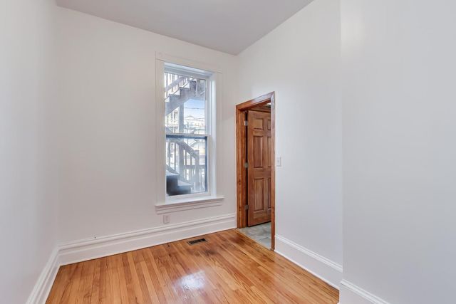 1138 W Addison Street 1, Chicago, IL 60613
