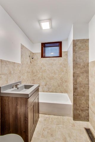 1138 W Addison Street 1, Chicago, IL 60613
