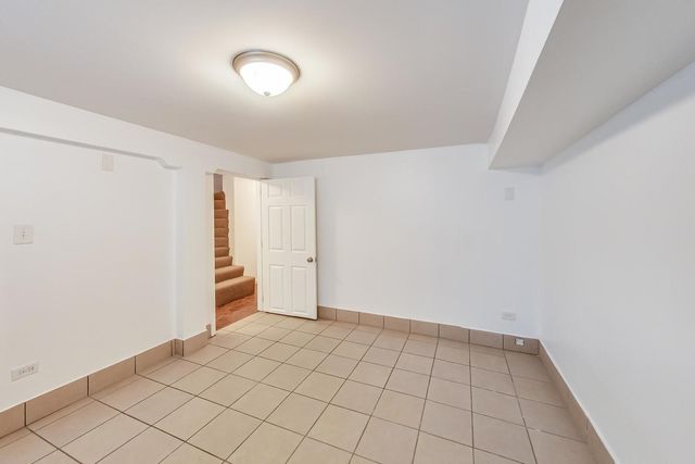 1138 W Addison Street 1, Chicago, IL 60613