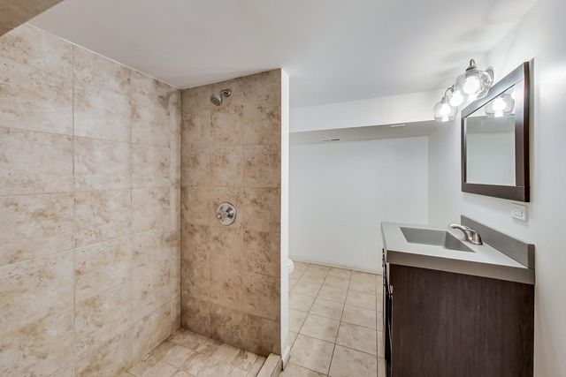 1138 W Addison Street 1, Chicago, IL 60613