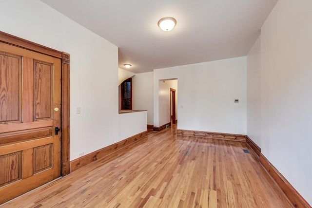 1138 W Addison Street 1, Chicago, IL 60613