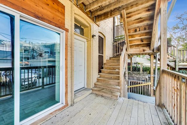 1138 W Addison Street 1, Chicago, IL 60613