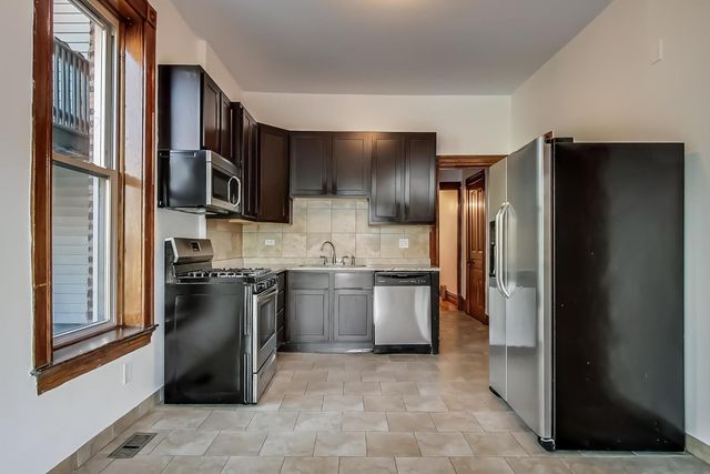 1138 W Addison Street 1, Chicago, IL 60613