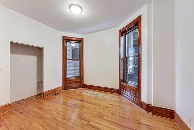 1138 W Addison Street 1, Chicago, IL 60613