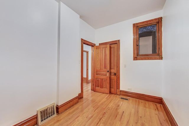 1138 W Addison Street 1, Chicago, IL 60613