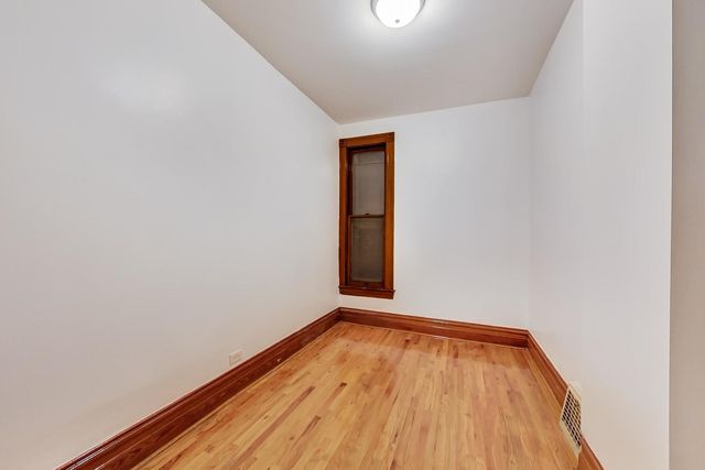 1138 W Addison Street 1, Chicago, IL 60613