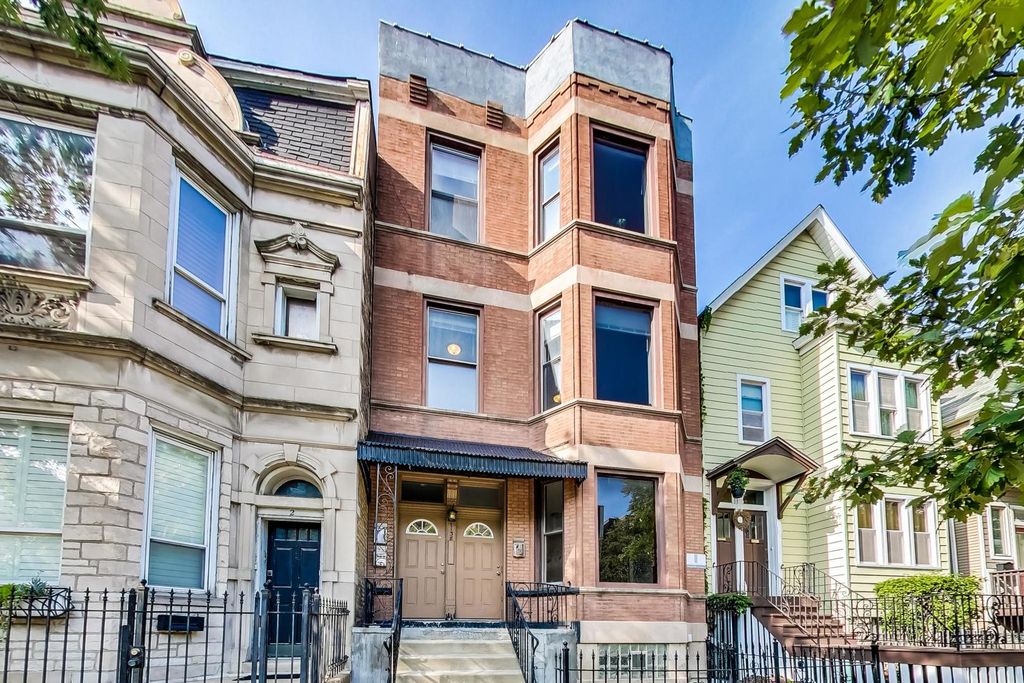 1138 W Addison Street 1, Chicago, IL 60613
