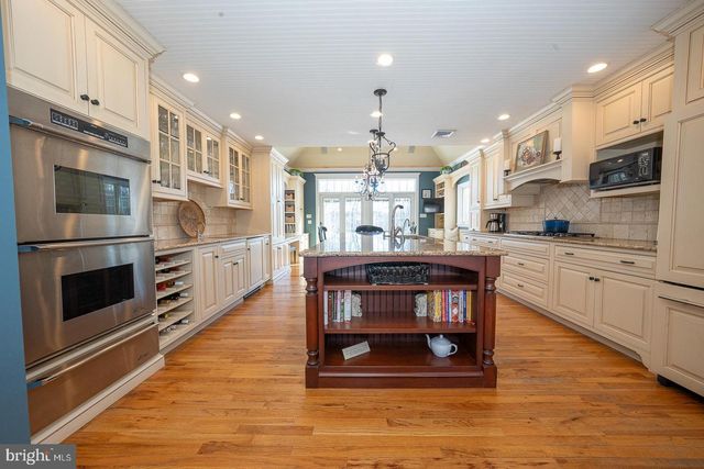 334 ECHO VALLEY LN, Newtown Square, PA 19073