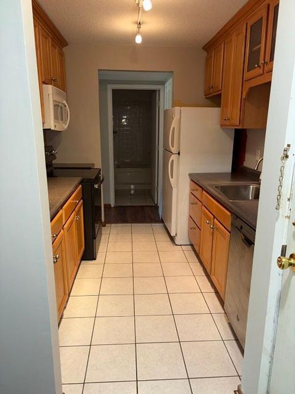 130 Demont Avenue E 151, Little Canada, MN 55117 — photo 2