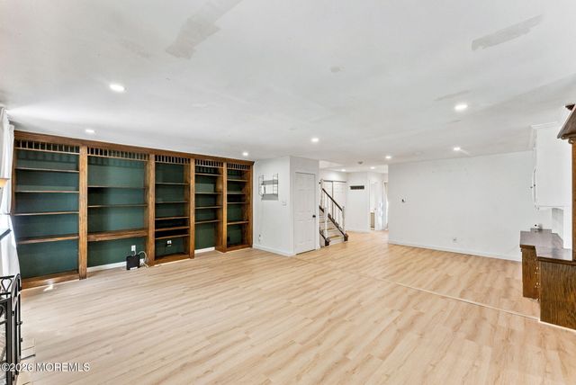 318 Balsam Court, Howell, NJ 07731