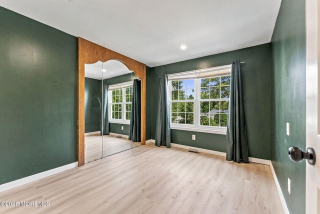 318 Balsam Court, Howell, NJ 07731