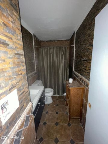 2038 E CHEERY LYNN Road, Phoenix, AZ 85016