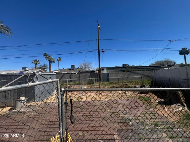 2038 E CHEERY LYNN Road, Phoenix, AZ 85016