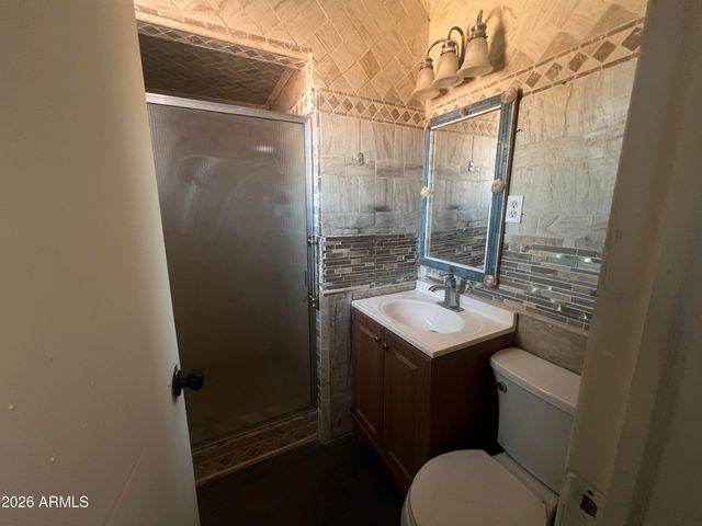 2038 E CHEERY LYNN Road, Phoenix, AZ 85016