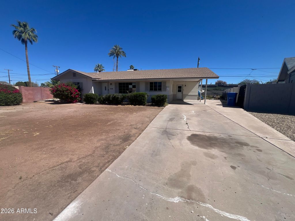 2038 E CHEERY LYNN Road, Phoenix, AZ 85016