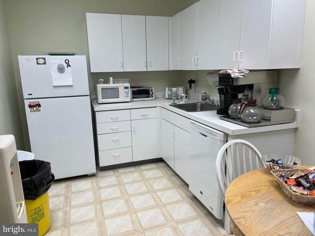 2273 ROUTE 33, Hamilton, NJ 08690