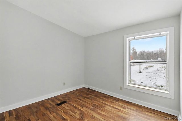 1295 W Cook Road, Grand Blanc, MI 48439