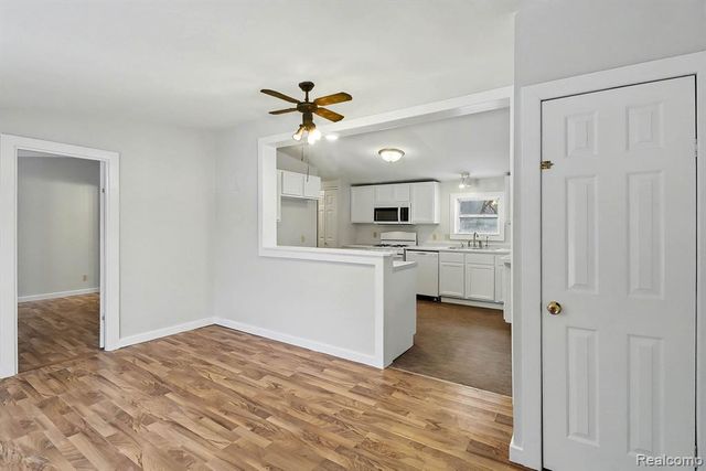 1295 W Cook Road, Grand Blanc, MI 48439