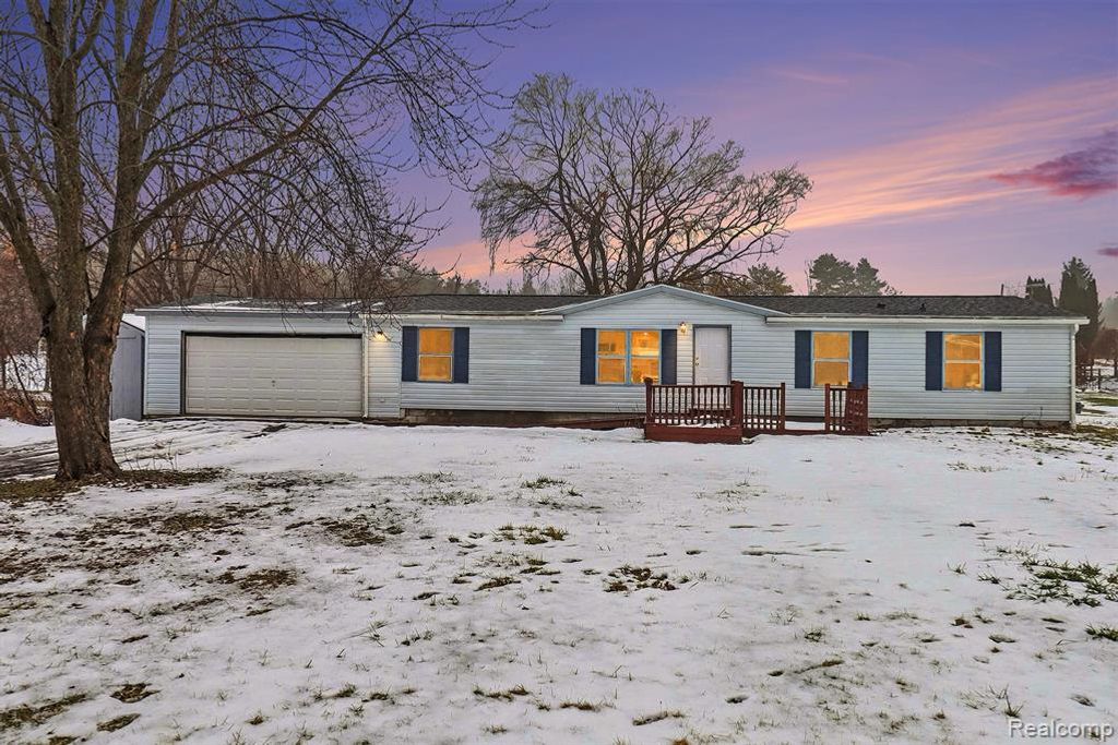 1295 W Cook Road, Grand Blanc, MI 48439