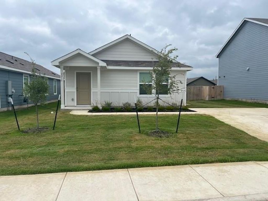 2215 Cyclone DR, Lockhart, TX 78644