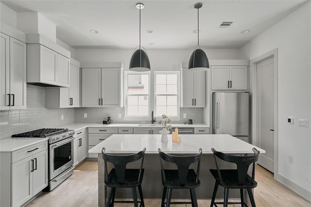2209 Woodland Ave 603, Austin, TX 78741