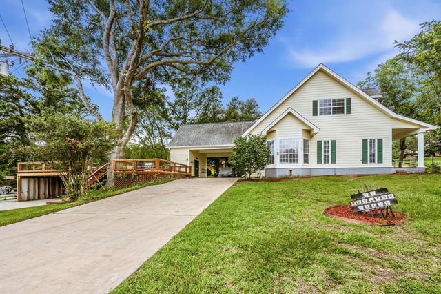 11 Skyline Drive, Coldspring, TX 77331