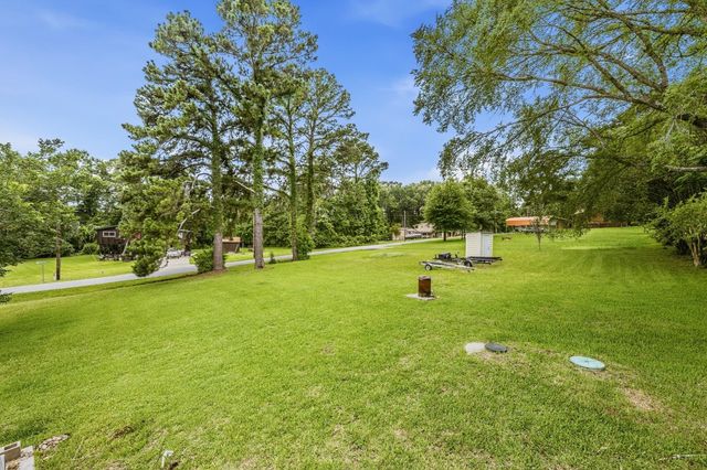 11 Skyline Drive, Coldspring, TX 77331