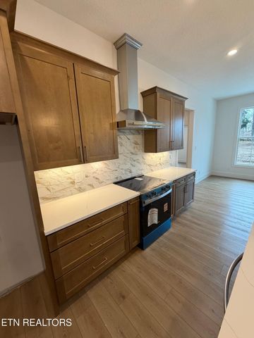 6813 Flint Gap Rd, Knoxville, TN 37914