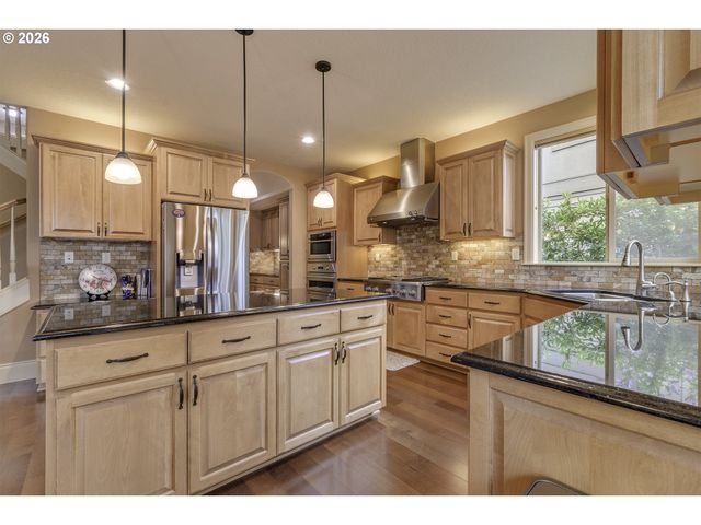 16726 Nw VETTER Dr, Portland, OR 97229