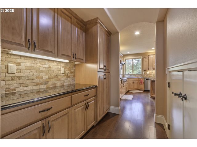 16726 Nw VETTER Dr, Portland, OR 97229