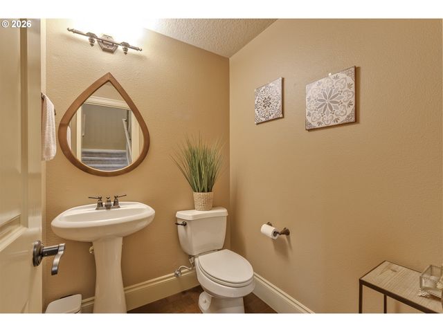 16726 Nw VETTER Dr, Portland, OR 97229