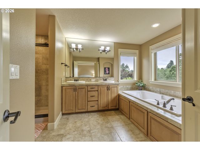 16726 Nw VETTER Dr, Portland, OR 97229