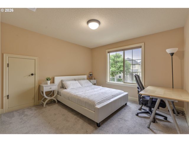 16726 Nw VETTER Dr, Portland, OR 97229