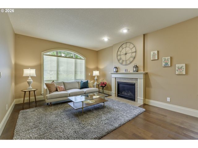 16726 Nw VETTER Dr, Portland, OR 97229