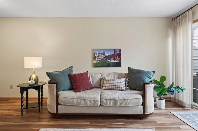 493 Marshland Trail, Chanhassen, MN 55317