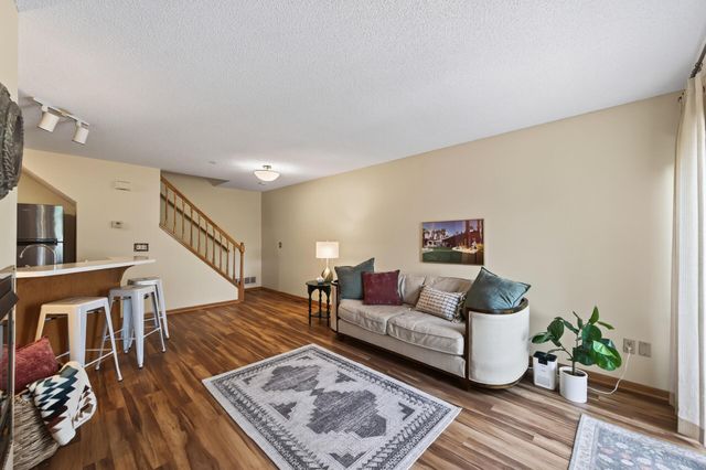 493 Marshland Trail, Chanhassen, MN 55317
