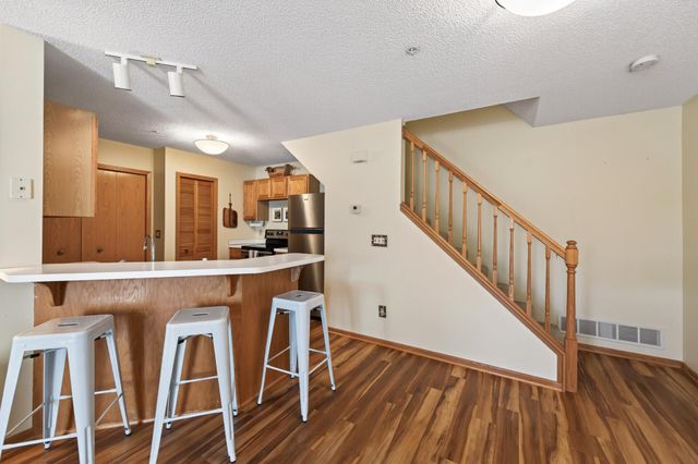 493 Marshland Trail, Chanhassen, MN 55317