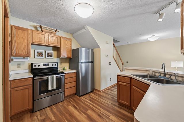 493 Marshland Trail, Chanhassen, MN 55317