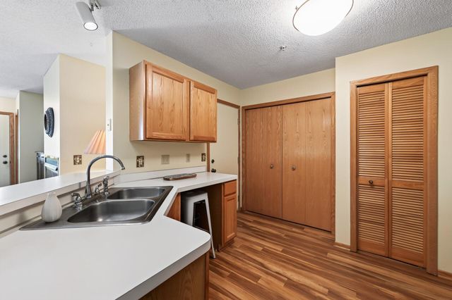 493 Marshland Trail, Chanhassen, MN 55317