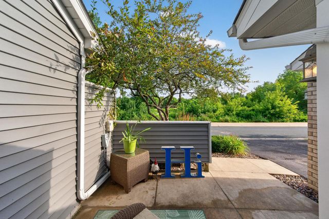 493 Marshland Trail, Chanhassen, MN 55317