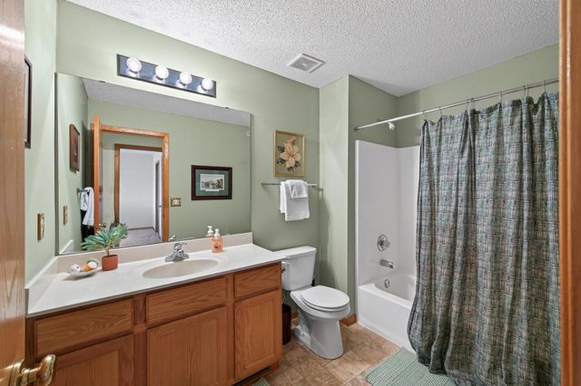 493 Marshland Trail, Chanhassen, MN 55317