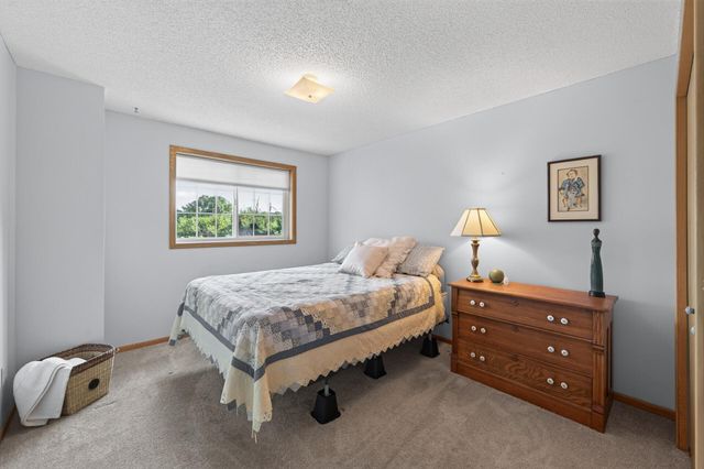 493 Marshland Trail, Chanhassen, MN 55317