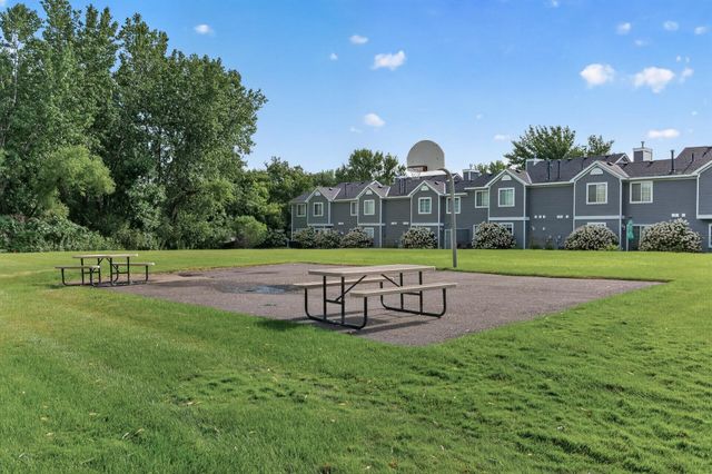 493 Marshland Trail, Chanhassen, MN 55317