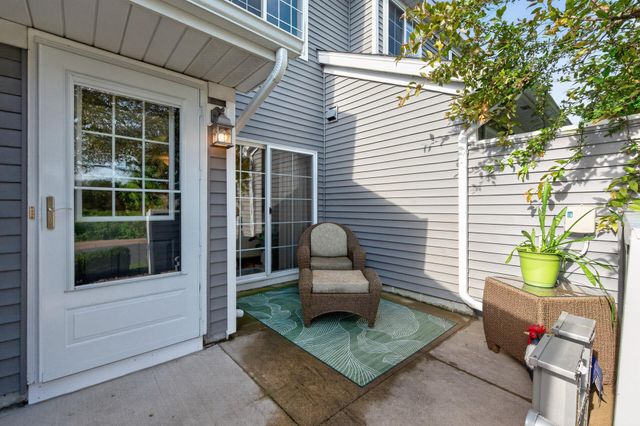 493 Marshland Trail, Chanhassen, MN 55317