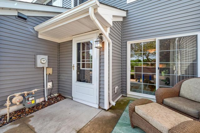 493 Marshland Trail, Chanhassen, MN 55317