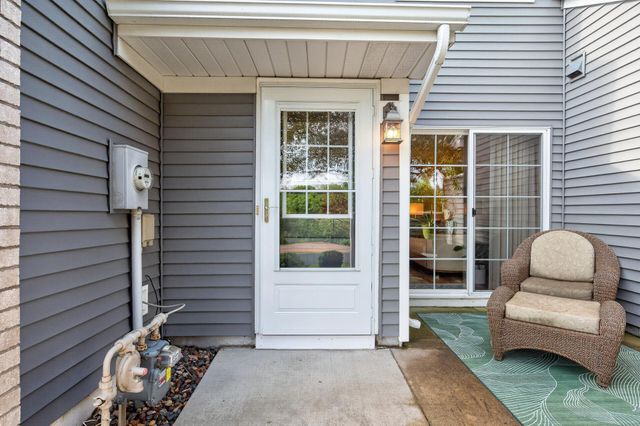 493 Marshland Trail, Chanhassen, MN 55317
