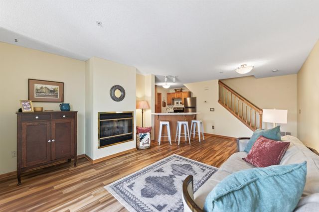 493 Marshland Trail, Chanhassen, MN 55317
