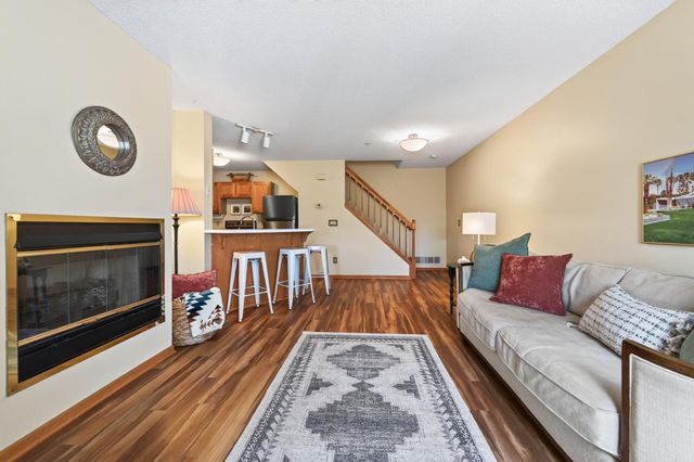 493 Marshland Trail, Chanhassen, MN 55317