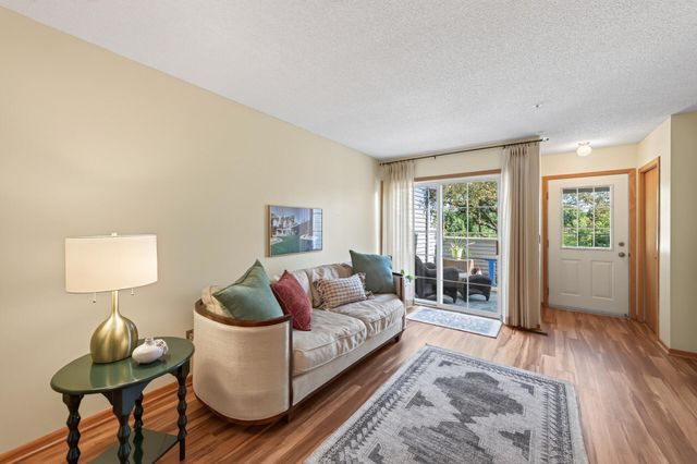 493 Marshland Trail, Chanhassen, MN 55317
